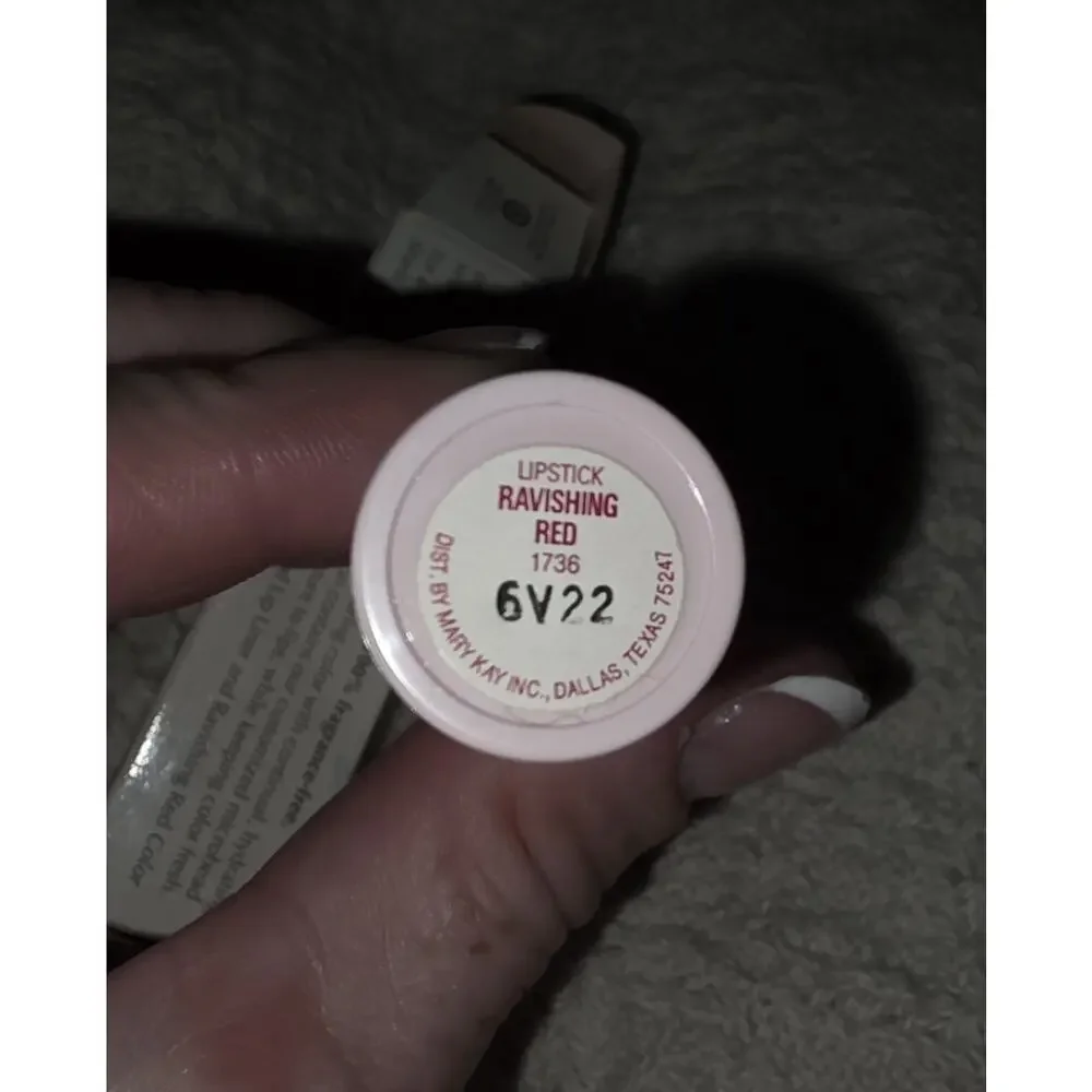 Mary Kay High Profile Creme Lipstick Ravishing Red 1736 .13 oz NIB